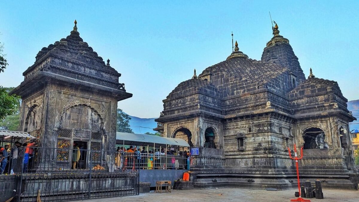 Trimbakeshwar-Jyotirlinga-Temple-rotated-1200x675
